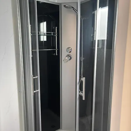 Modern 2 Bed Luxury Private Gated Estate *