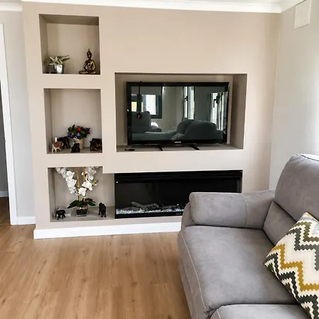 Modern 2 Bed Luxury Private Gated Estate *